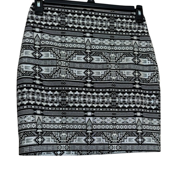 NWT Artelier Nicole Miller black metallic silver geometric...